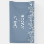Dusty Blue Wildflower Boho Weddenschap in Bloom Spandoek (Verticaal)