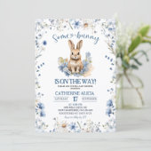Dusty Blue Wildflower Bunny baby shower Kaart (Staand voorkant)