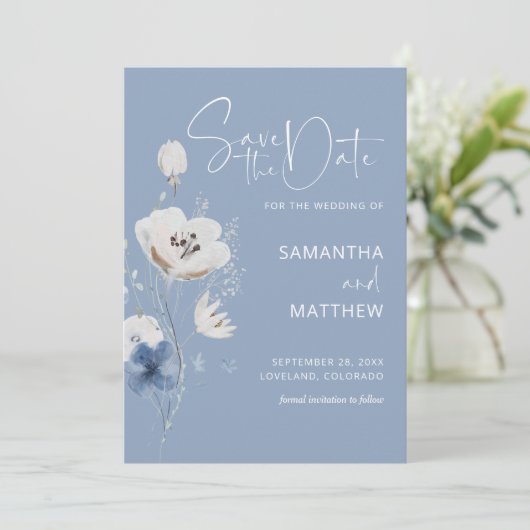 Dusty Blue Wildflower Floral Wedding Save The Date (Staand voorkant)