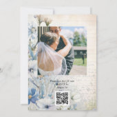 Dusty Blue Wildflower Foto QR Code Wedding Kaart (Achterkant)