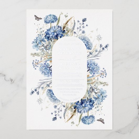 Dusty Blue Wildflower Garden Wedding Silver Folie Uitnodiging (Voorkant)
