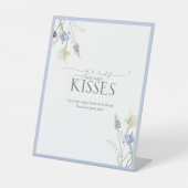 Dusty Blue Wildflower Hoeveel Kisses Reclamebord Met Voetstuk (Voorkant)