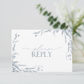 Dusty Blue Wildflower Kalligrafie Wedding RSVP Kaartje (Staand voorkant)
