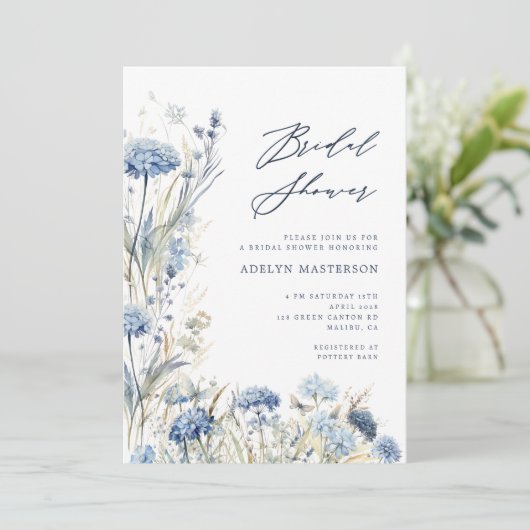Dusty Blue Wildflower Vrijgezellenfeest Uitnodigen Kaart (Staand voorkant)