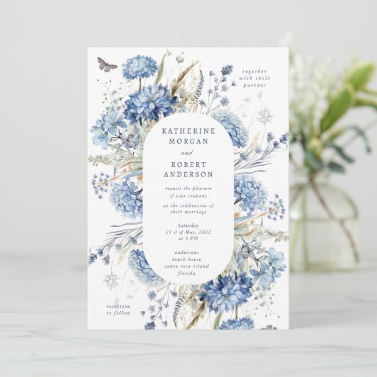 Dusty Blue Wildflower Wedding Invitation Kaart (Staand voorkant)
