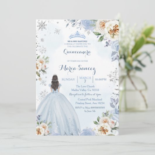 Dusty Blue Winter Season Floral Mis Quince Invite Kaart (Staand voorkant)