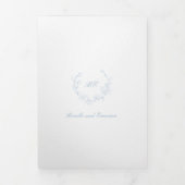 Dusty Blue Wreath Monogram Elegant Trouwen Drieluik Uitnodiging (Cover)