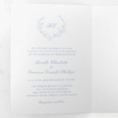 Dusty Blue Wreath Monogram Elegant Trouwen Drieluik Uitnodiging (Binnenzijde eerst)