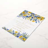 Dusty Blue Yellow Daisy Wildflowers Boho Wedding Folie Uitnodiging (Gedraaid)