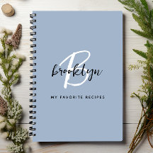 Dusty Blue Zwart en Wit Monogram Receptenboek