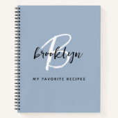 Dusty Blue Zwart en Wit Monogram Receptenboek Notitieboek (Voorkant)