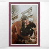 Dusty Bourgogne Bloemen Wit Marmer Foto Huwelijk Drieluik Uitnodiging (Binnenkant midden)