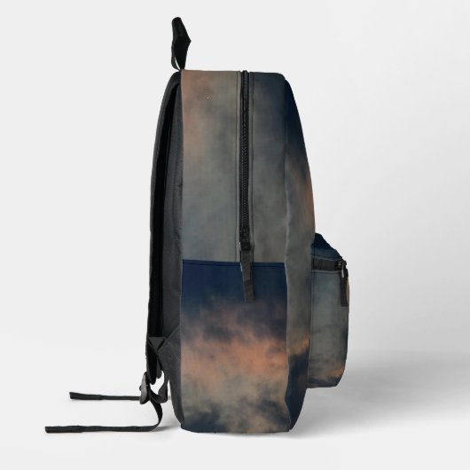 Dusty Clouds at Dusk Foto Bedrukte Rugzak (Links)