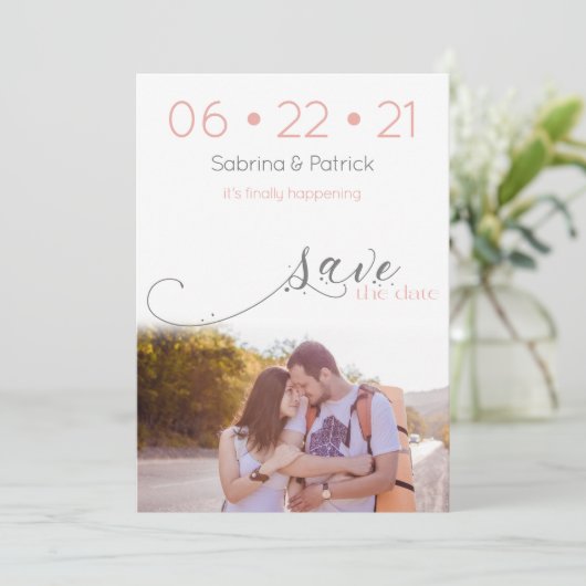 Dusty Coral Blush Modern Photo Save the Date Kaart (Staand voorkant)