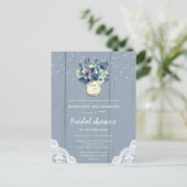 Dusty Country Blue Mason Jar Vrijgezellenfeest Uitnodiging Briefkaart (Staand voorkant)