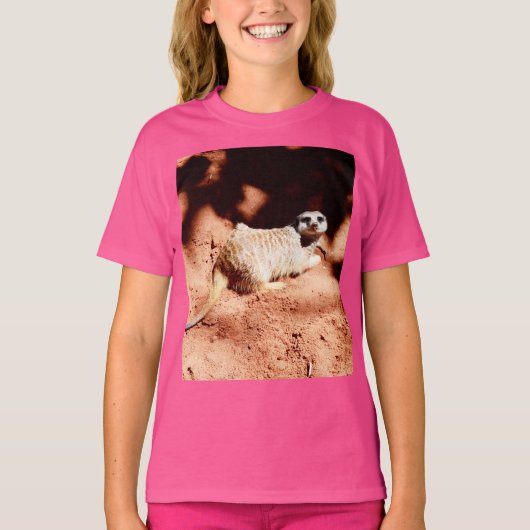 Dusty Discoveries: Meerkat met vuil op zijn neus T-shirt (Voorkant)