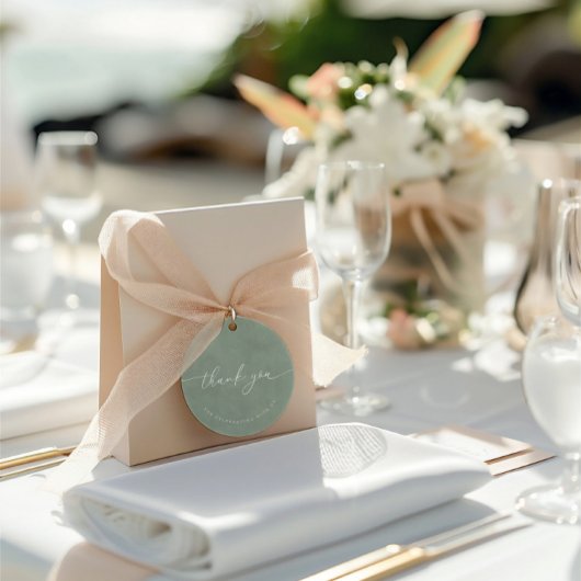 Dusty Green Minimal Calligraphy Weddenschap Hartel Bedankjes Labels