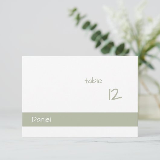 Dusty Green Minimalist Modern Place Card (Staand voorkant)
