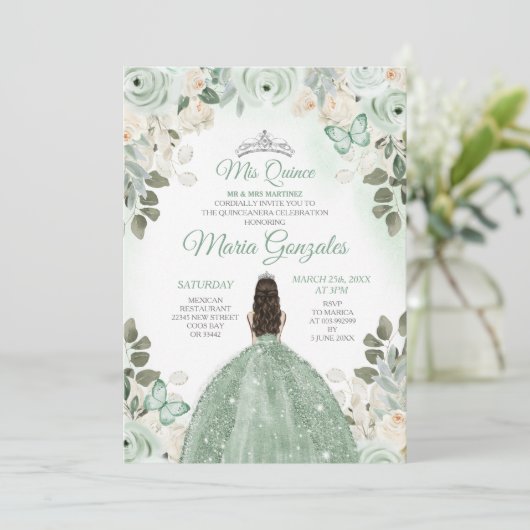 Dusty Green & Silver Mis Quince Bloemen Quinceañer Kaart (Staand voorkant)
