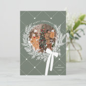 Dusty Green & White Christmas Wreath Foto Feestdagenkaart (Staand voorkant)