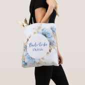 Dusty Ice Blue Floral Bruiloft Tote Bag (Dichtbij)
