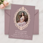 Dusty Mauve Oval Lijst 18th Birthday Foto Kaart<br><div class="desc">Op zoek naar iets zacht, modern en een beetje glamour voor haar grote dag? Deze elegante 18e verjaardagsuitnodiging is voorzien van een gedempte stoffige mauve achtergrond in combinatie met een delicaat blush ovaal lijst, dat perfect uw favoriete portret in de kijker zet. Het handgeschreven "Achttien"-script op de foto voegt een...</div>