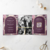 Dusty Mauve Paarse Bloemenboog QR Code Bruiloft Drieluik Uitnodiging (Binnen)