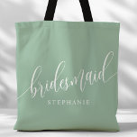 Dusty Mint Bruidsmeisje Modern Script Tote Bag<br><div class="desc">Show uw waardering voor uw bruidsfeest met deze stijlvolle stoffige mint groene bruidsmeisje canvas tas. Met modern script en aanpasbaar met de naam van uw bruidsmeisje, deze canvas tas is zowel praktisch als elegant. De zachte kleur en het chique ontwerp maken het perfect voor het dragen van bruiloft dag benodigdheden...</div>