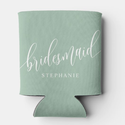 Dusty Mint Green Bridesmaid Modern Script Blikjeskoeler (Achterkant)