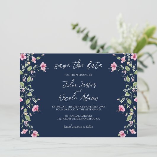 Dusty Navy Blue Pink Hibiscus Bloom Wedding Shower Save The Date (Staand voorkant)
