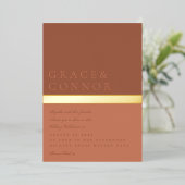 Dusty Oranje Terracotta Gold Foil Stripe Wedding Folie Uitnodiging (Staand Voorkant)