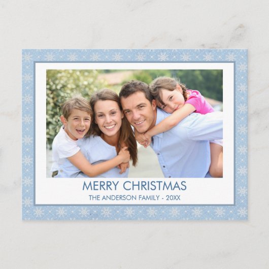 Dusty Pastel Blue Christmas Snowflake Familiefoto Feestdagenkaart (Voorkant)