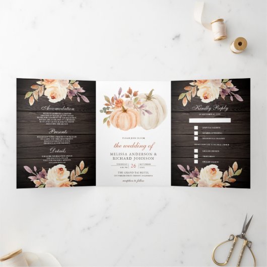 Dusty Peach Floral Pumpkin Barn Wood Weddenschap Drieluik Uitnodiging (Binnen)