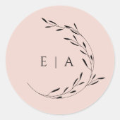 Dusty Pink Blush Minimal Monogram kransenvelop Ronde Sticker (Voorkant)