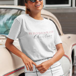 Dusty Pink Bold Script Calligraphy Bridesmaid Name T-shirt<br><div class="desc">Eet uw bachelorette met deze elegante,  minimalistische T-shirt,  met een vettige,  stoffige roze typografie en elegante kalligrafie. Voeg je eigen gegevens eenvoudig toe door op de optie 'personaliseren' te klikken.</div>