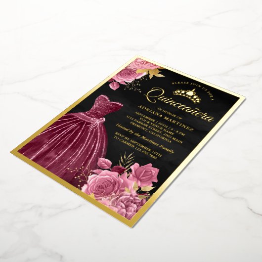 Dusty Pink Floral Plum Gown Black Quinceanera Gold Folie Uitnodiging (Gedraaid)