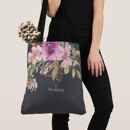 Dusty Pink Paars Floral Initiaal Monogram Canvas t Tote Bag (Dichtbij)