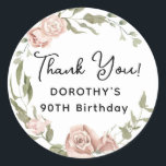 Dusty Pink Rose Floral 90th Birthday Hartelijk dan Ronde Sticker<br><div class="desc">Zacht stoffige roze rozen creëer een mooie rustige florale kreet. Witte hydrangeas bij de florale bloei. Dank u wordt geschreven in een grote moderne manuscriptdoopvont. De naam van de vrouw en de 90ste verjaardag volgen. Deze verjaardagssticker maakt deel uit van het collectie van Dusty Pink Rose. Het bevat vele DIY...</div>