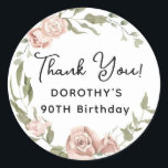 Dusty Pink Rose Floral 90th Birthday Hartelijk dan Ronde Sticker<br><div class="desc">Zacht stoffige roze rozen creëer een mooie rustige florale kreet. Witte hydrangeas bij de florale bloei. Dank u wordt geschreven in een grote moderne manuscriptdoopvont. De naam van de vrouw en de 90ste verjaardag volgen. Deze verjaardagssticker maakt deel uit van het collectie van Dusty Pink Rose. Het bevat vele DIY...</div>