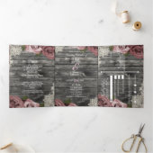 Dusty Pink Roses & Lace Rustic Gray Wood Weddensch Drieluik Uitnodiging (Binnen)