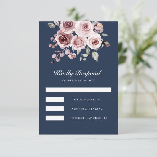 Dusty Pink Roses Navy Blue Wedding RSVP Kaartje (Staand voorkant)