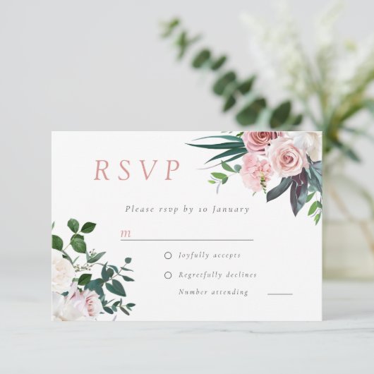 Dusty Roos Blush Pink Floral Wedding RSVP Kaartje (Staand voorkant)