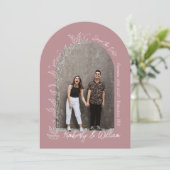 Dusty Roos Botanical Leaves Arch Bewaar de datum Kaart (Staand voorkant)