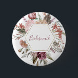 Dusty Roos Bridesmaid Button<br><div class="desc">Dit tijdloze romantische ontwerp biedt een bloemenboeket met zachte kleuren en botanische accenten. Alle aspecten van dit ontwerp kunnen worden uitgegeven (doopvont,  tekstgrootte,  of bloemaccenten bewogen/verwijderd) om uw behoeften te passen. Neem contact met mij op als u hulp nodig hebt bij dit ontwerp</div>
