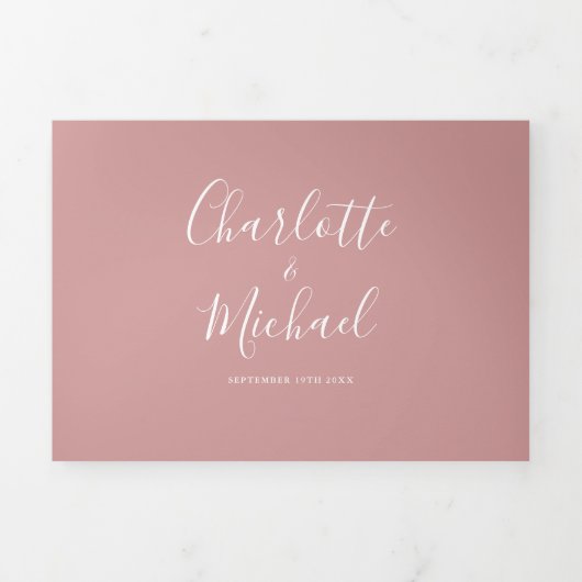 Dusty Roos Elegant Script Monogram Weddenschap Drieluik Uitnodiging (Cover)