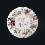 Dusty Roos Maid of Honor Button<br><div class="desc">Dit tijdloze romantische ontwerp biedt een bloemenboeket met zachte kleuren en botanische accenten. Alle aspecten van dit ontwerp kunnen worden uitgegeven (doopvont,  tekstgrootte,  of bloemaccenten bewogen/verwijderd) om uw behoeften te passen. Neem contact met mij op als u hulp nodig hebt bij dit ontwerp</div>