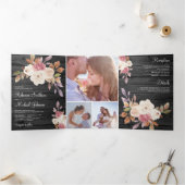 Dusty Roos Pink en Ivory Floral Barn Wood Wedding Drieluik Uitnodiging (Binnen)