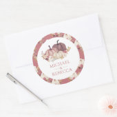 Dusty Roos Pink Floral Pumpkin Weddenschap Ronde Sticker (Envelop)