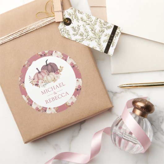 Dusty Roos Pink Floral Pumpkin Weddenschap Ronde Sticker (Geschenken)