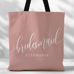 Dusty Roos Roze Bruidsmeisje Modern Script Tote Bag<br><div class="desc">Show uw waardering voor uw bruidsfeestje met deze stijlvolle stoffige roos roze bruidsmeisje canvas tas. Met modern script en aanpasbaar met de naam van uw bruidsmeisje, deze canvas tas is zowel praktisch als elegant. De zachte kleur en het chique ontwerp maken het perfect voor het dragen van bruiloft dag benodigdheden...</div>